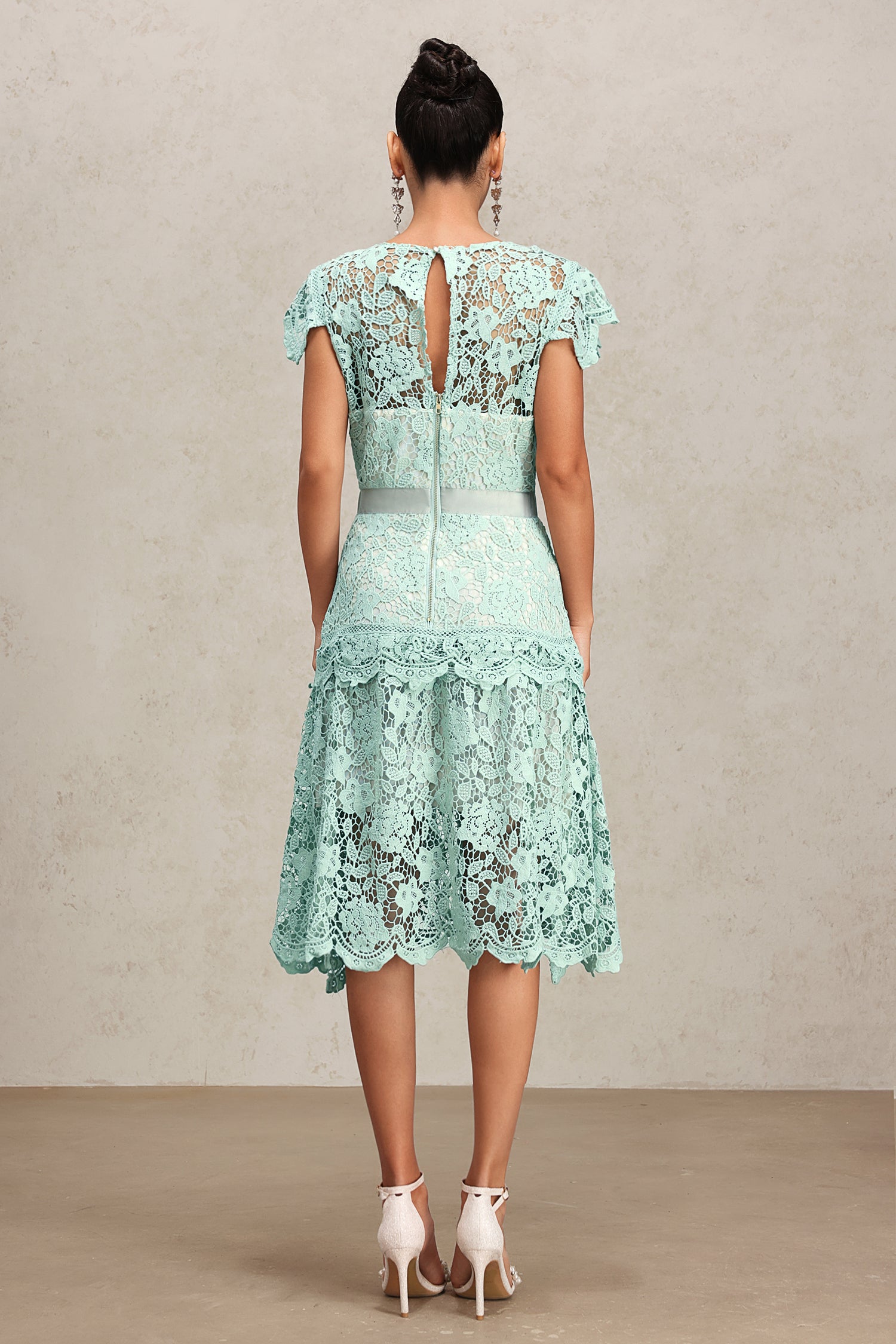 Niaca Sleeveless Lace Midi Dress