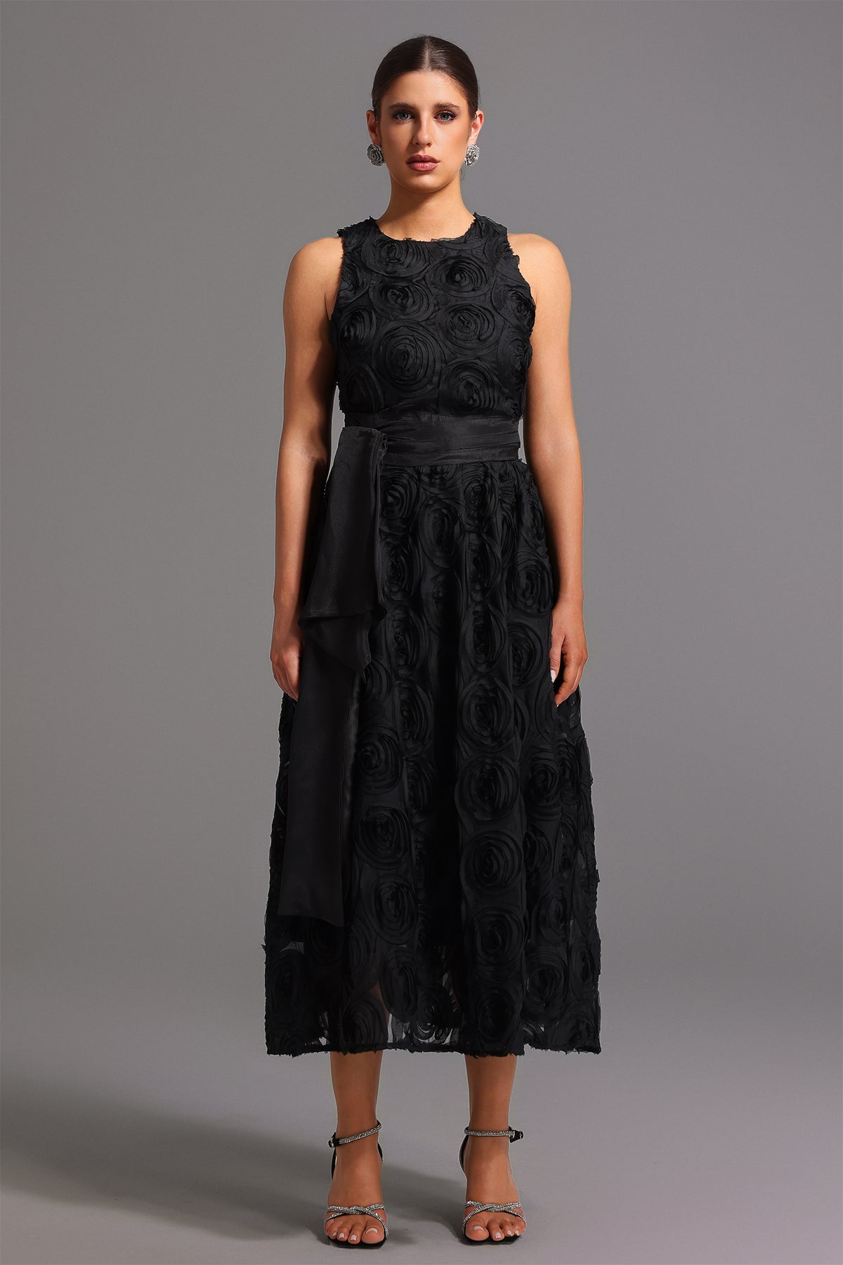 Runa Sleeveless Round Neck Flowers Midi Dress