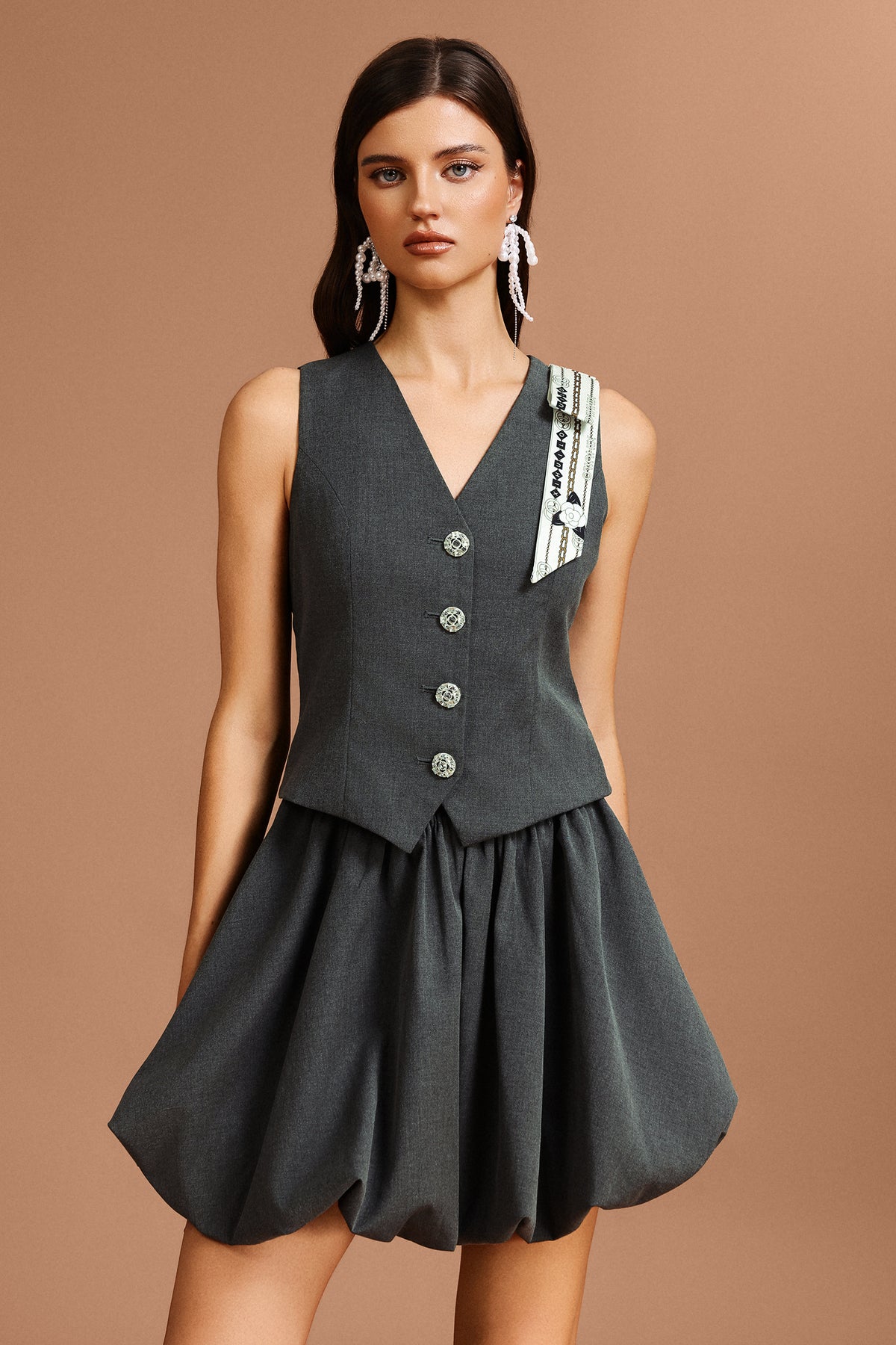Labiny V-Neck Sleeveless Floral Printed Mini Dress