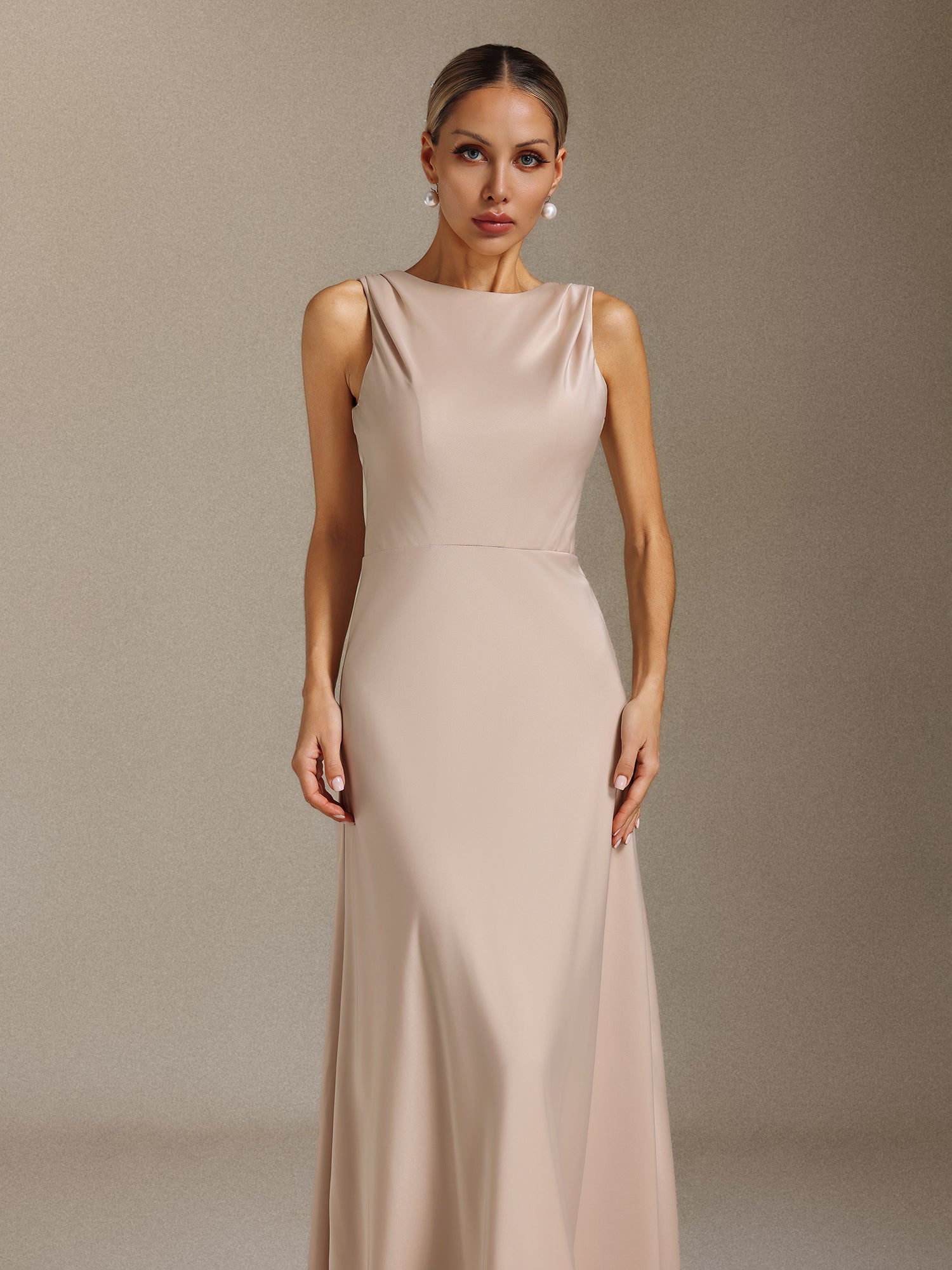 Kyra Sleeveless backless maxi dress