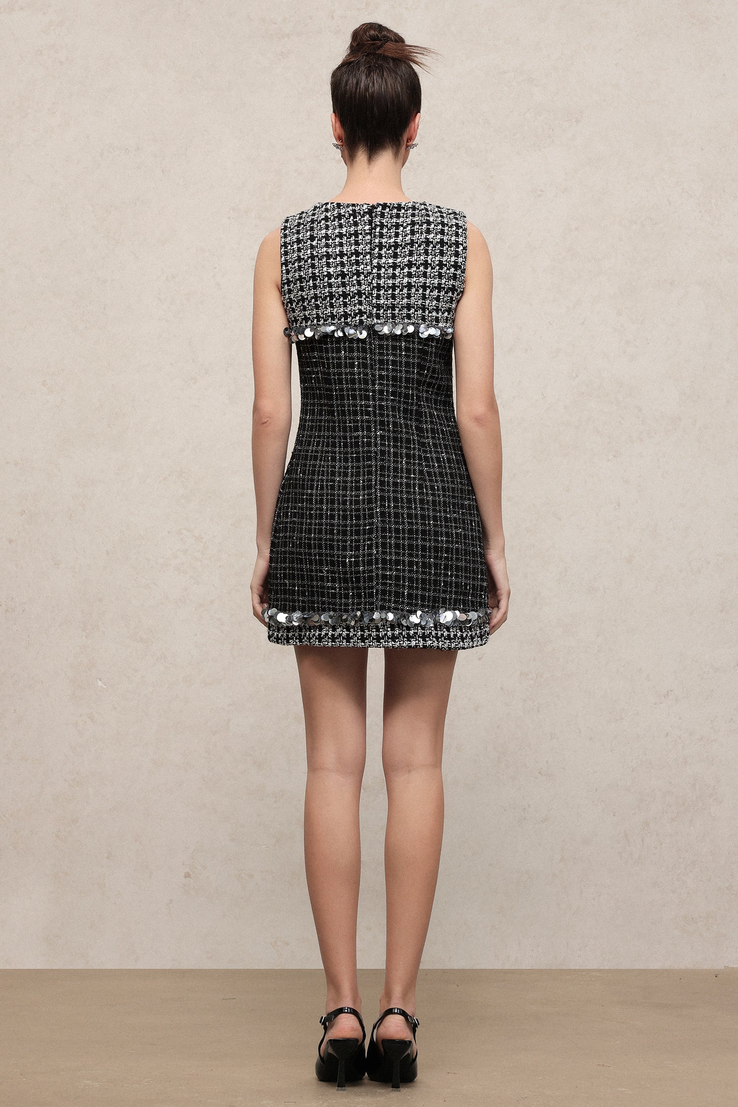 Spola Elegant Contour Round Neck Sleeveless Sequin Tweed Mini Dress