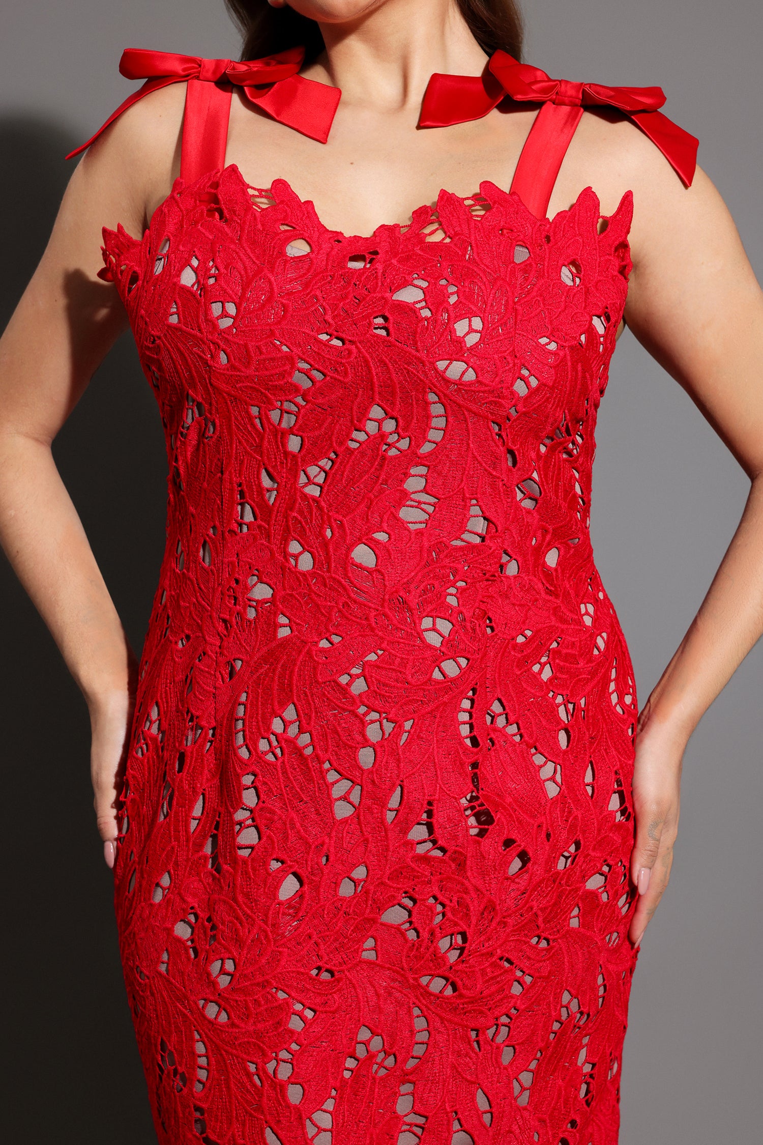 Teela Bows Lace Sleeveless Maxi Dress