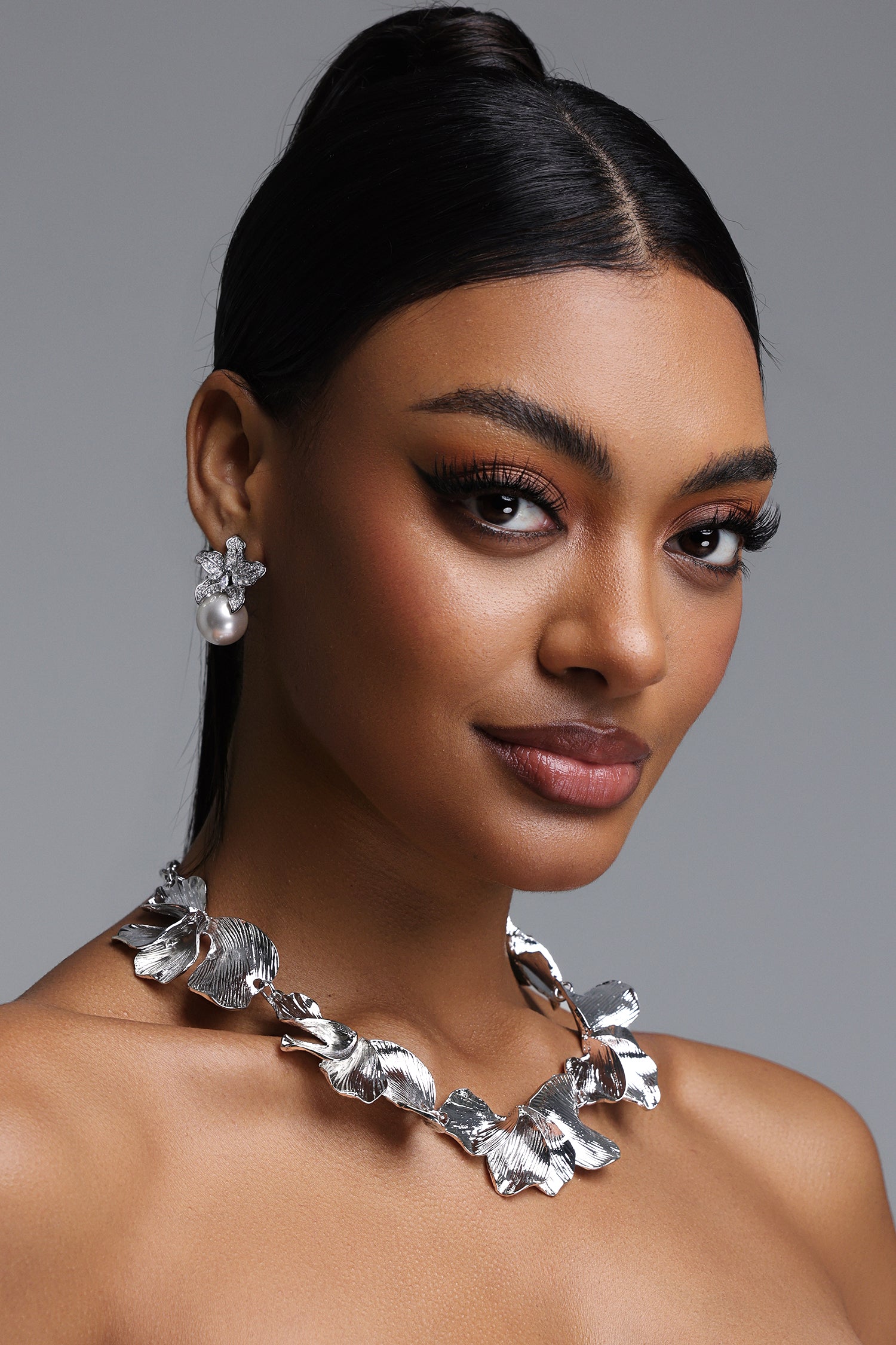Janka Silver Textured Petal Linked Necklace